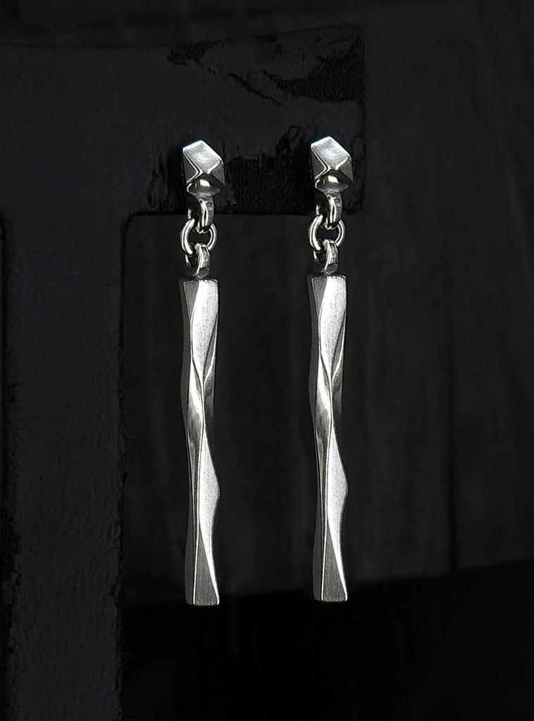 Серебряные серьги-гвоздики Sterlingworth Icy St-D2
