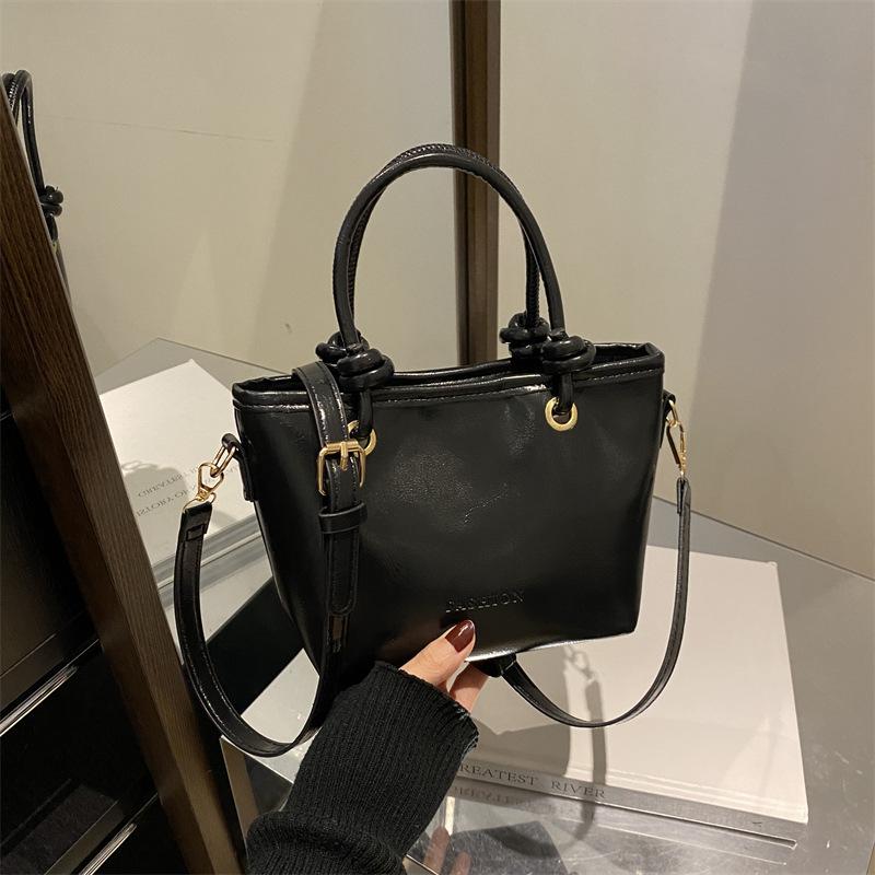 Ретро маленькая сумка женская 2025 новая нишевая дизайнерская трендовая сумка через плечо, сумка-мессенджер в иностранном стиле, портативная сумка-ведро