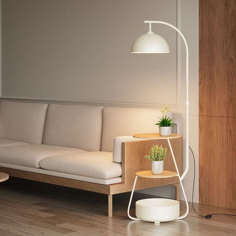 Напольный светильник в античном стиле со стеллажом для хранения и журнальным столиком для гостиной или спальни