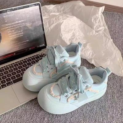 Весенняя универсальная и неконфликтная обувь для женщин Белые кроссовки на толстой подошве и нишевая обувь в форме хлеба