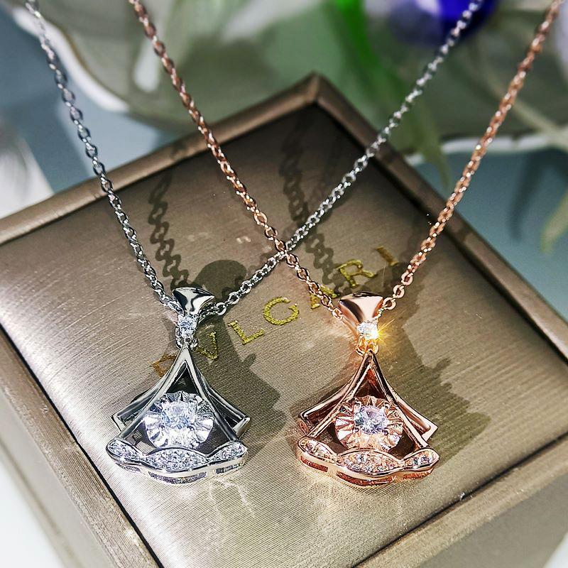 Plating18K Rose gold diamond necklace Small skirt-shaped fan-shaped diamond pendant necklace with clavicle chain K Gold chain