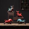 Креативная керамическая красная фигурка Быка по знаку зодиака: Декоративный талисман для привлечения богатства для чайной комнаты, настольный