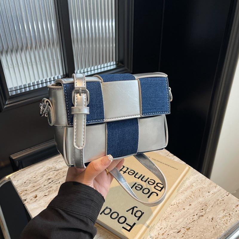 Сумка премиум-класса для женщин 2024 года, новый нишевый дизайн, универсальная контрастная цветная сумка через плечо, текстура, маленькая квадратная сумка