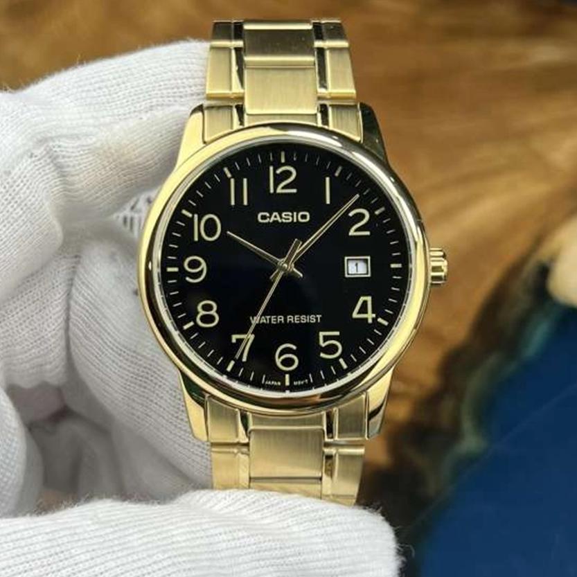Casio Аналоговые кварцевые часы MTP-V002G-1B из нержавеющей стали золотистого оттенка с черным циферблатом для мужчин
