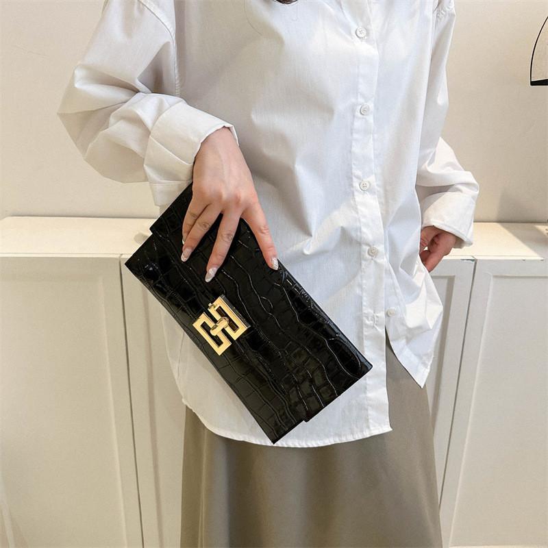 Стильный клатч-конверт из искусственной кожи для женщин в черном, белом, золотом и серебристом цветах. Идеально подходит для повседневных летних прогулок.