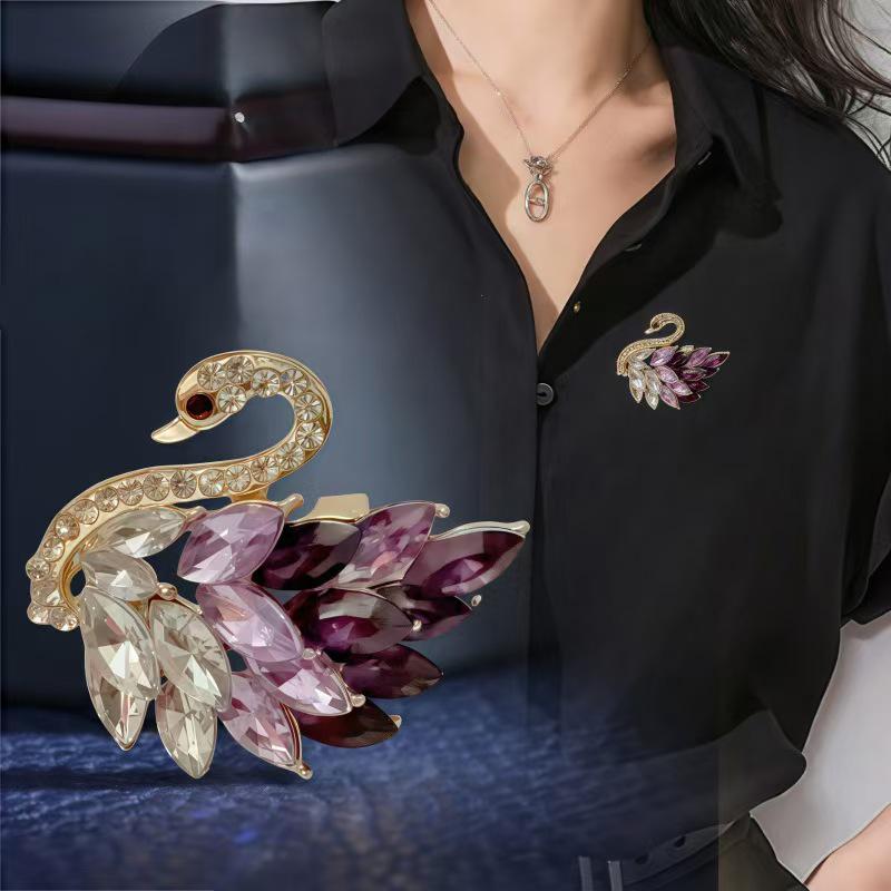Available 2025 New Fashion Alloy Rhinestone Swan Corsage Vintage Crystal Brooch