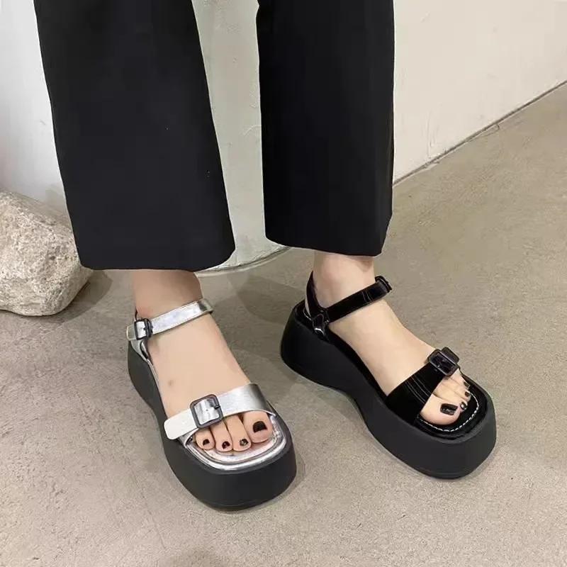 Летние женские сандалии-гладиаторы, модные элегантные туфли на плоской подошве с узкими ремешками, женские повседневные пляжные сандалии для отдыха на открытом воздухе, размеры 35-40