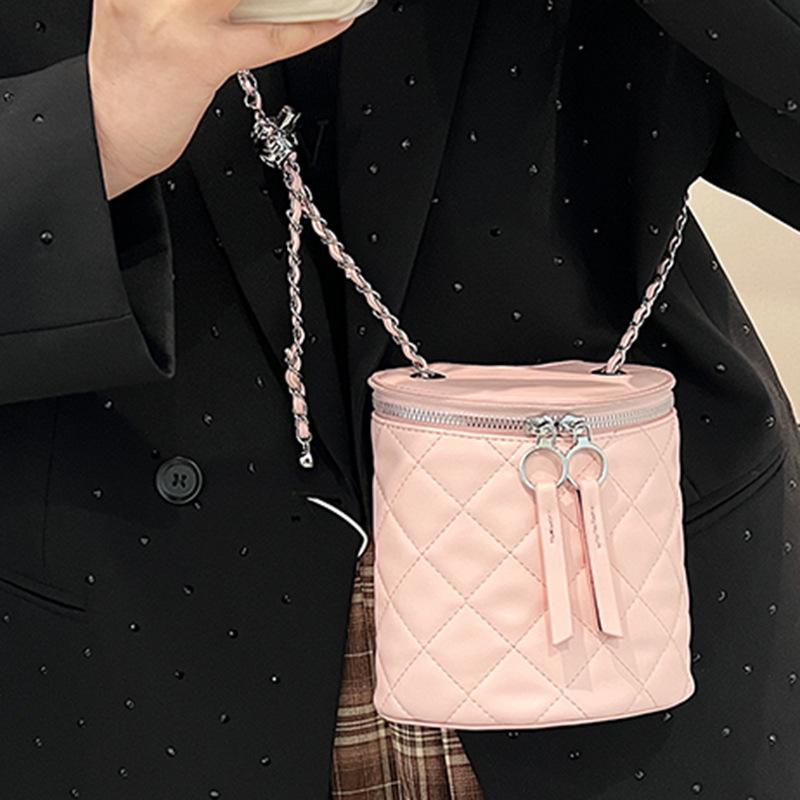 Rhombus Embroidery Thread Chain Bag Women's Trend Shoulder Messenger Bag 2025 New Fashion Personalized Three-dimensional Heart Bucket Bag