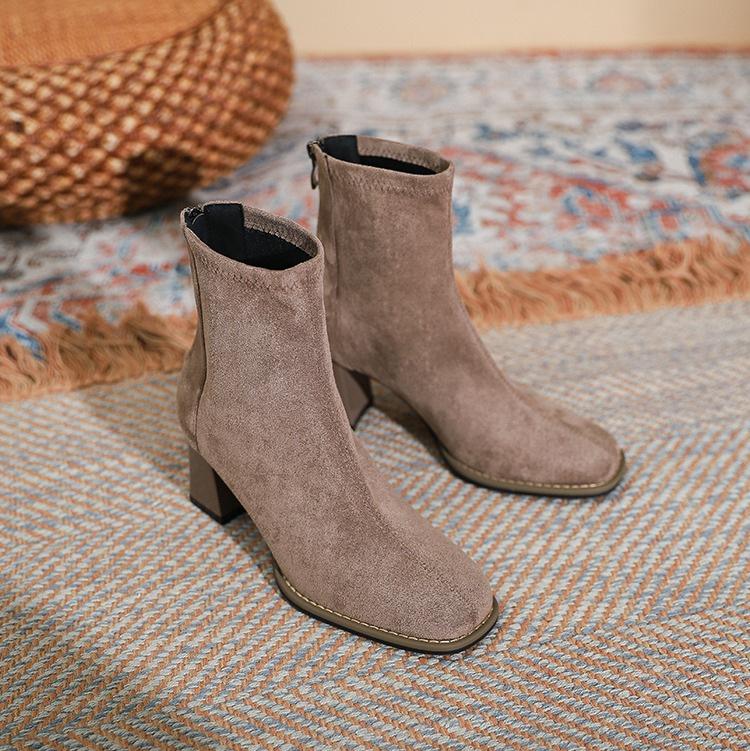 Квадратная голова плюс замшевые короткие сапоги женские сапоги осенние и зимние эластичные тонкие сапоги толстый каблук средний каблук одинарные сапоги серые абрикосовые сапоги Martin