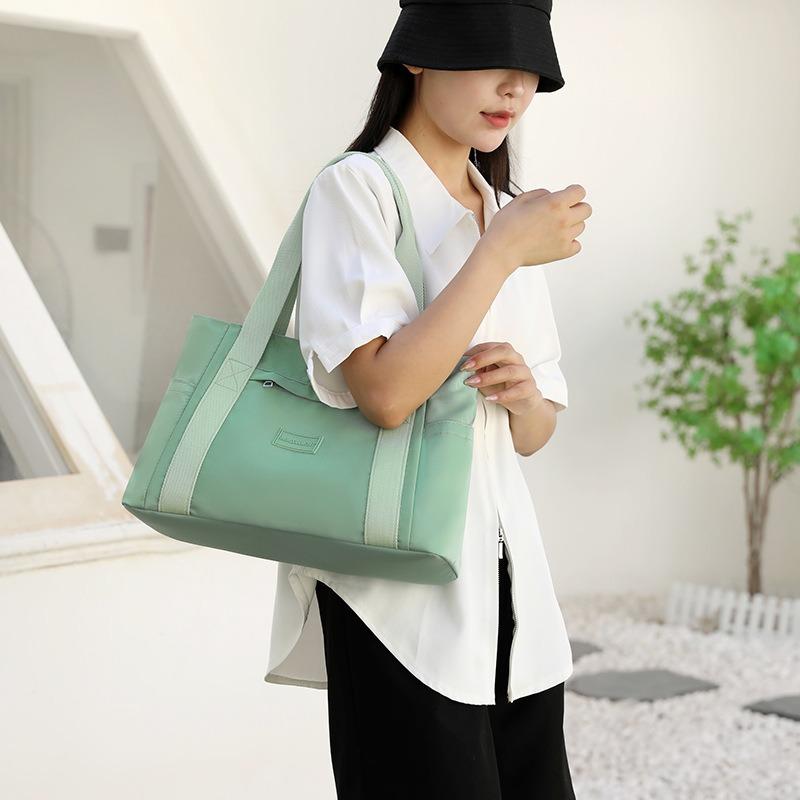 Large-capacity Nylon Cloth Fashionable and Simple Shoulder Bag New Casual and Lightweight Portable Tote Bag