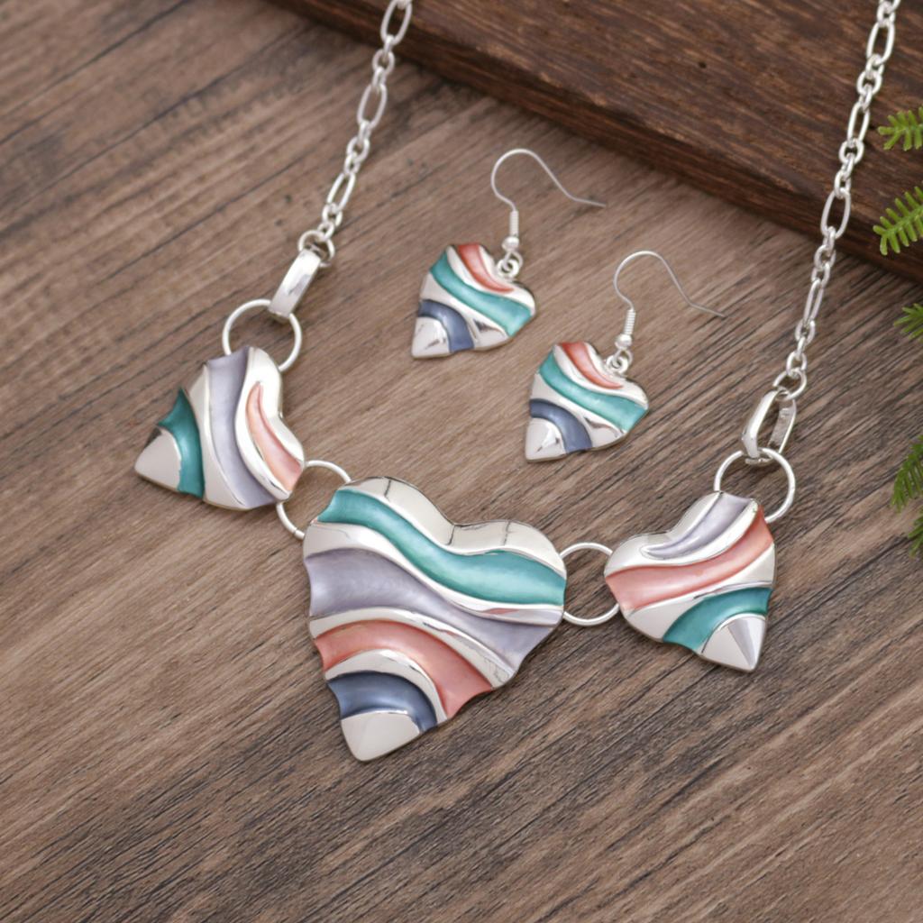 Новый эмалированный гофрированный набор серег и ожерелья «Любовь», женское высококлассное универсальное ожерелье в виде сердца