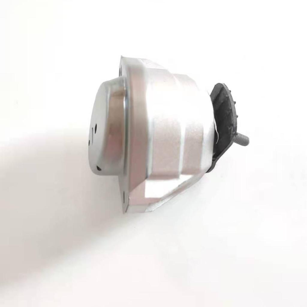 BMW E60/E61/E63/E64 Левая резиновая подушка опоры двигателя 22116761089