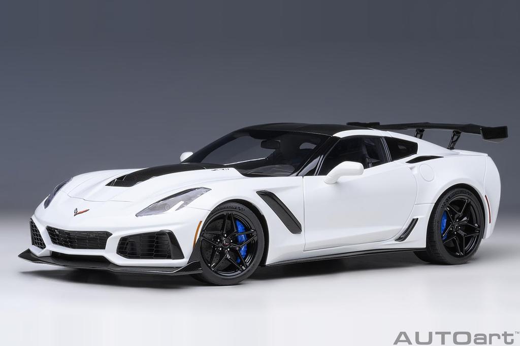 AUTOart Chevrolet Corvette ZR1 Белый Готовый продукт 1/18 (С7)
