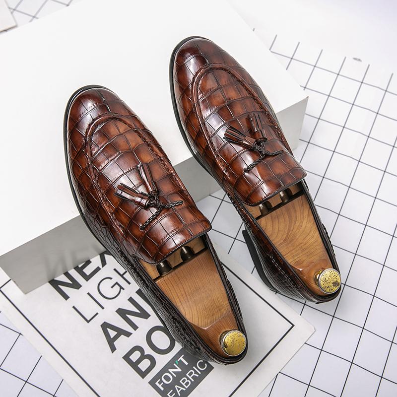 Fashion Summer Style Soft Moccasins Men Loafers High Quality Brand Fashion Leather Shoes For Men Flat Shoes Casual Gommino Driving Shoes