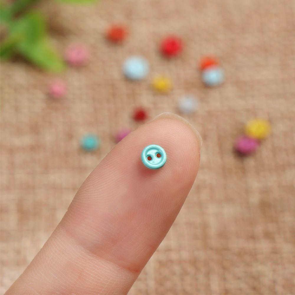 Новейшая многоцветная металлическая пуговица с двумя отверстиями, мини-пуговицы для кукол, швейные принадлежности, круглая пряжка