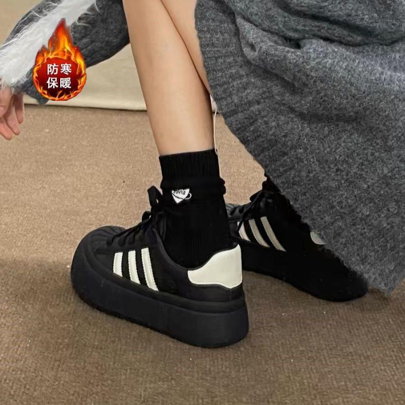 Нишевые бархатные теплые женские осенне-зимние новые повседневные спортивные туфли на толстой подошве, туфли на толстой платформе с мыском-ракушкой