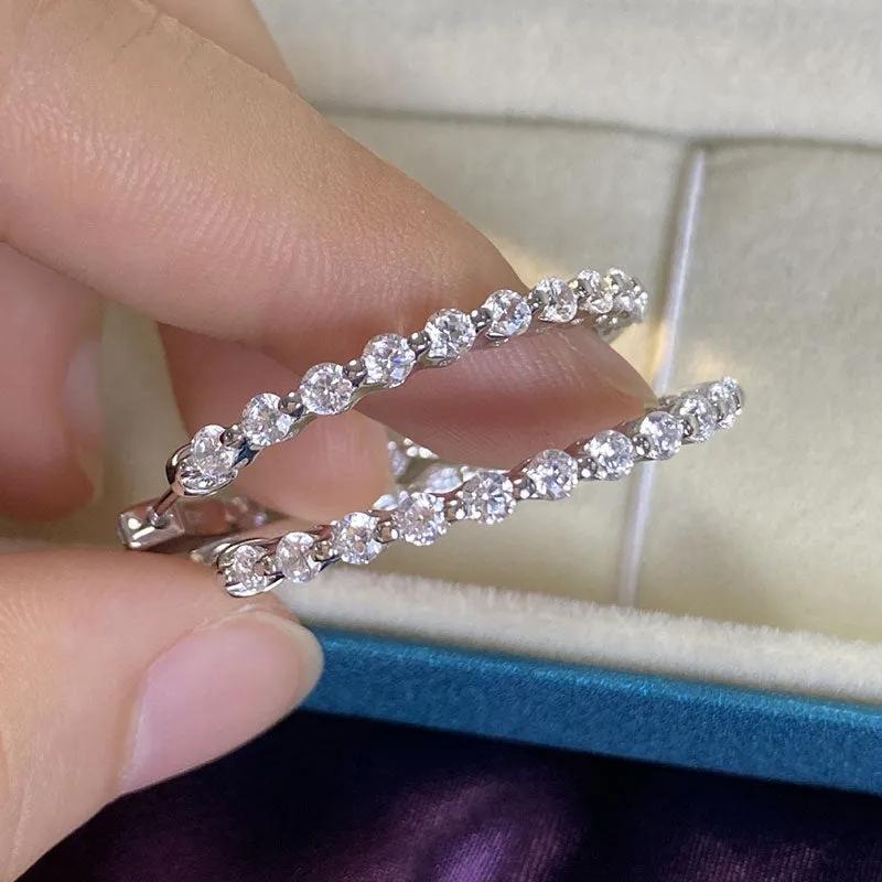Серьги-кольца Huitan Trendy Hoop с круглыми кубическими цирконами серебряного цвета, современные модные офисные женские серьги, эффектные ювелирные изделия