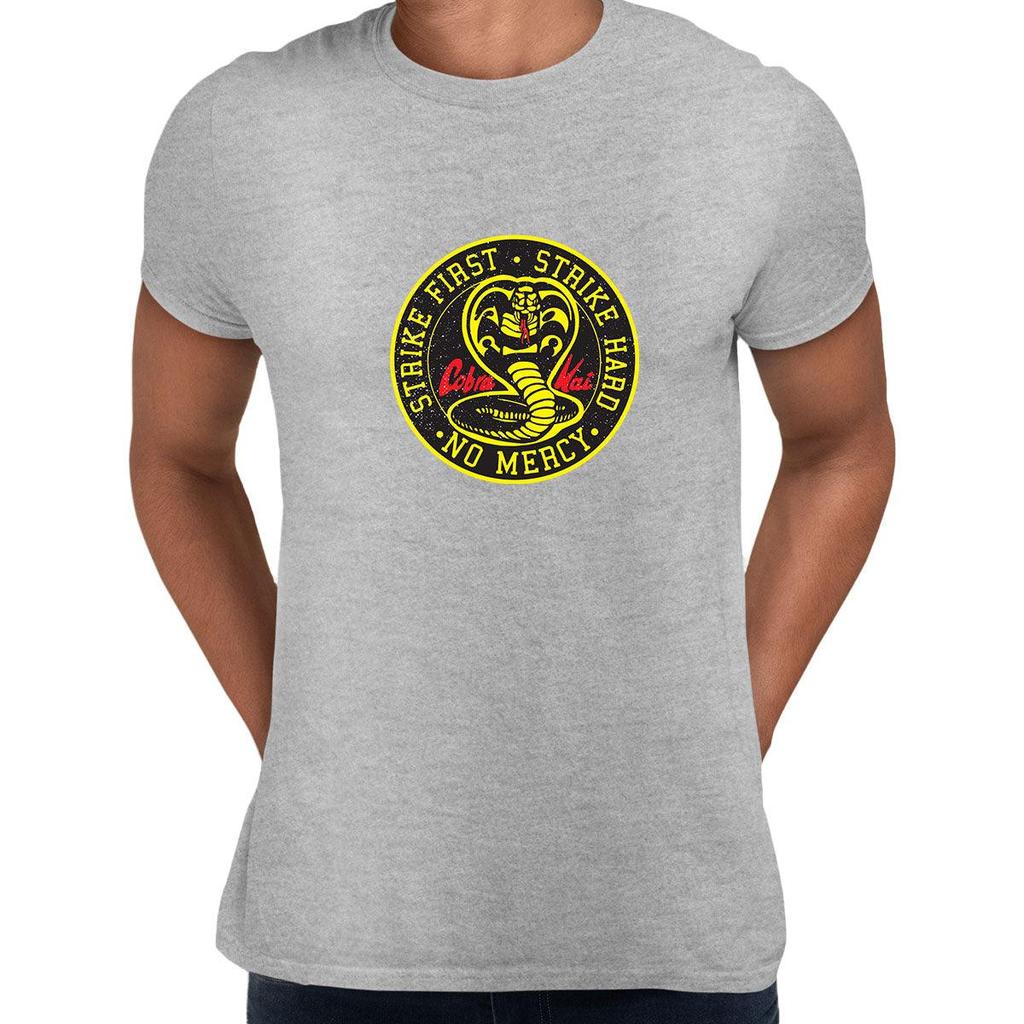 Футболка Cobra Kai Фильм Каратист Кунг-фу Боевые искусства Ретро Подарок Топ ВСЕ РАЗМЕРЫ Унисекс Футболка