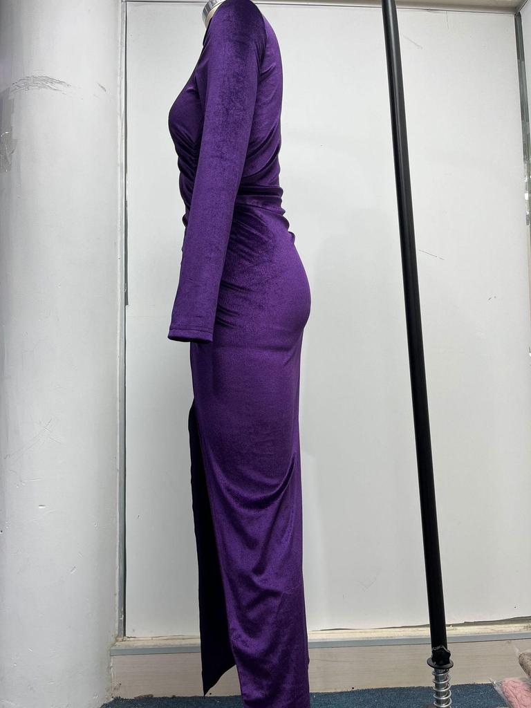 Платье в европейском и американском стиле с высоким воротником из бархата, приталенное, плиссированное, с разрезом для женщин - Коллекция Осень/Зима 2024