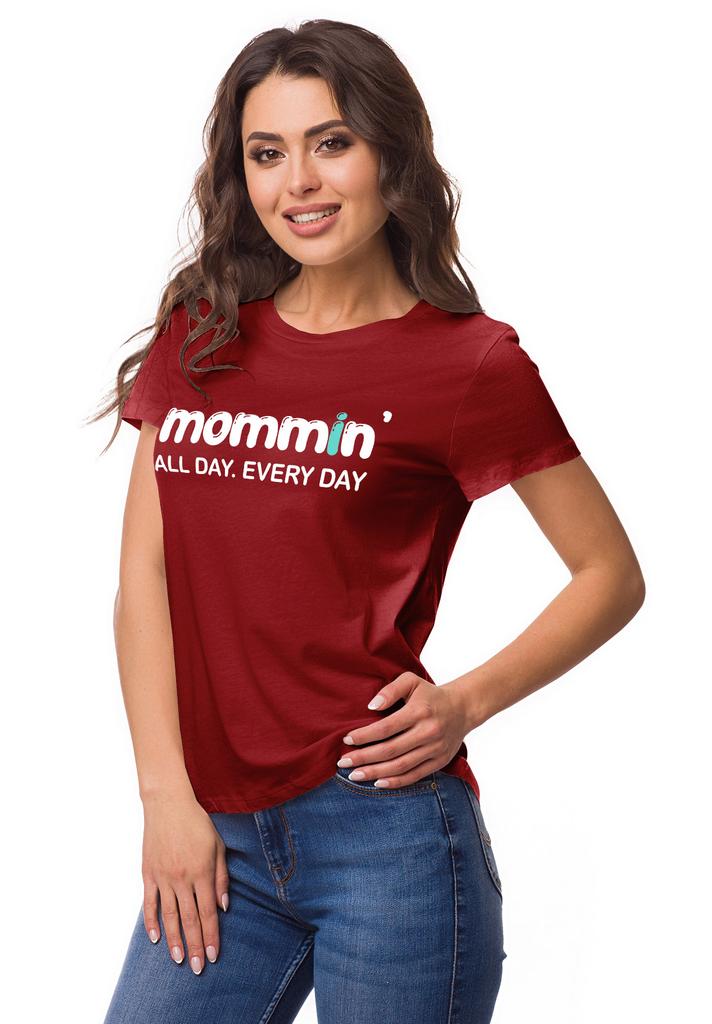 Inkmeso Футболка с круглым вырезом и коротким рукавом Mommin All Day Every Day с графическим принтом