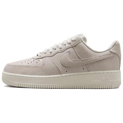 Женские кроссовки Air Force 1 07 SE Sail Glittery Suede серо-бело-красные HQ3499-100