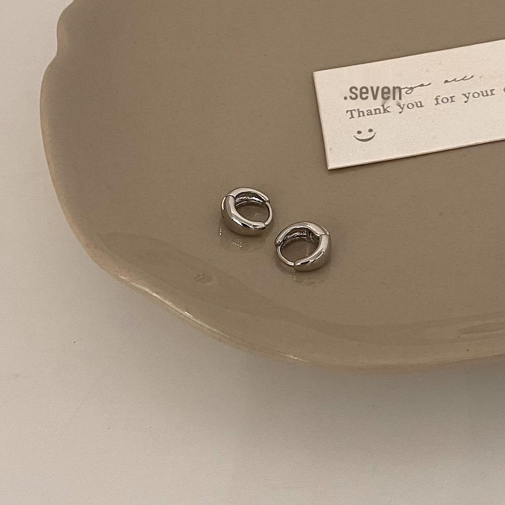 Минималистичные золотые серьги-кольца 2024 - Новые трендовые нишевые высококлассные серьги-каффы в холодном стиле