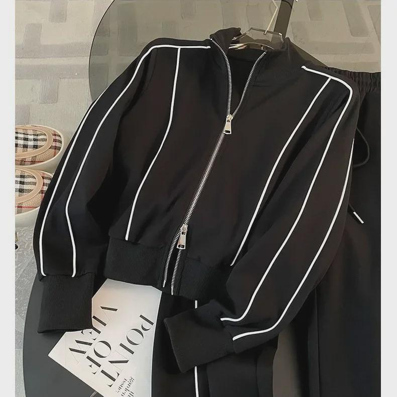 Осенняя женская уличная мода: Комплект из двух предметов: толстовка на молнии и широкие брюки, универсальный и нестареющий.