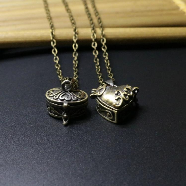 Мемориальное колье antique brass tone, открывающийся кулон-медальон с винтажной гравировкой для личной памяти