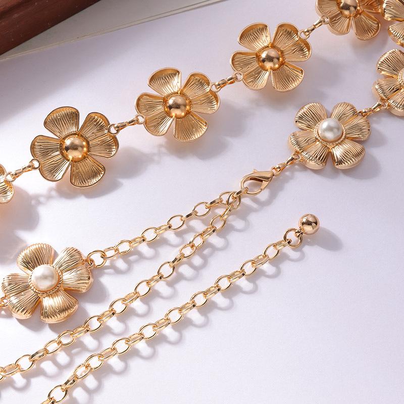 Новая и элегантная металлическая цепочка на талию с жемчугом-цветком для женщин украшена милой женской цепочкой на талию для весны и лета.