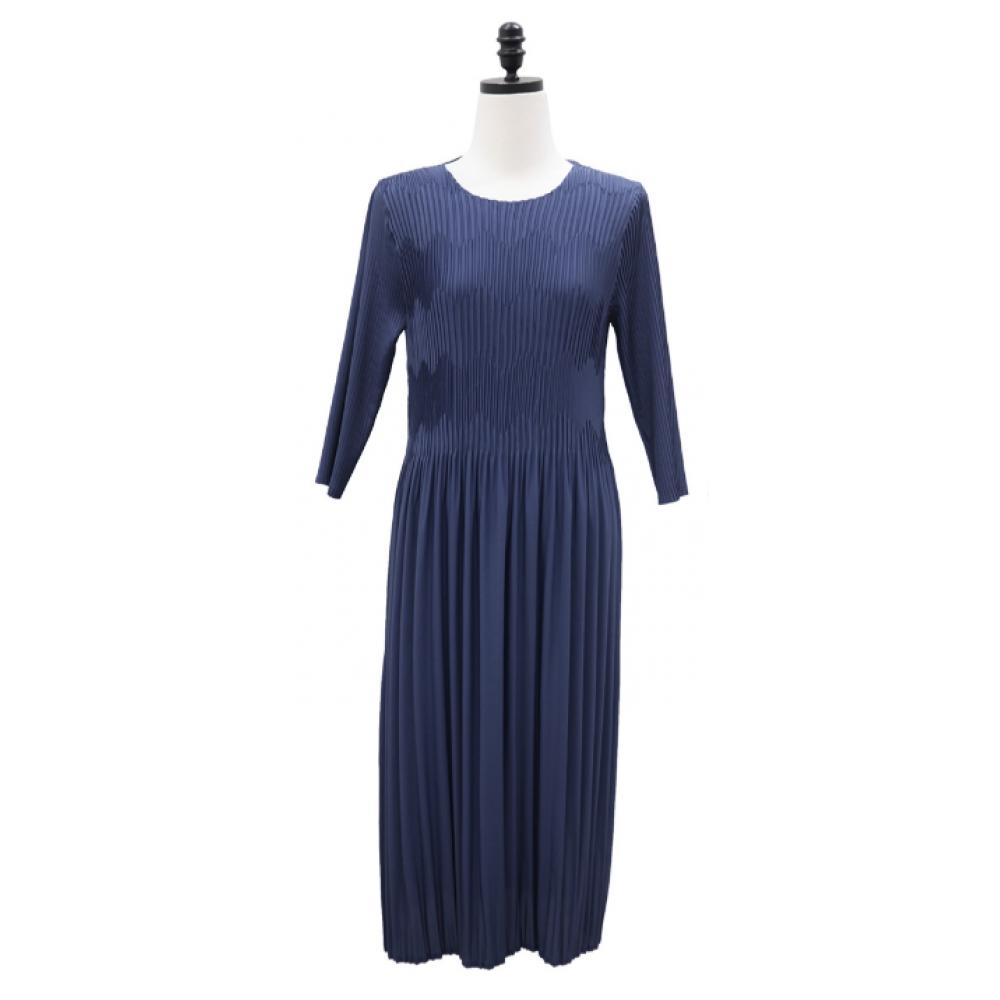 Shiz Madam V Embossed Pleats Dress