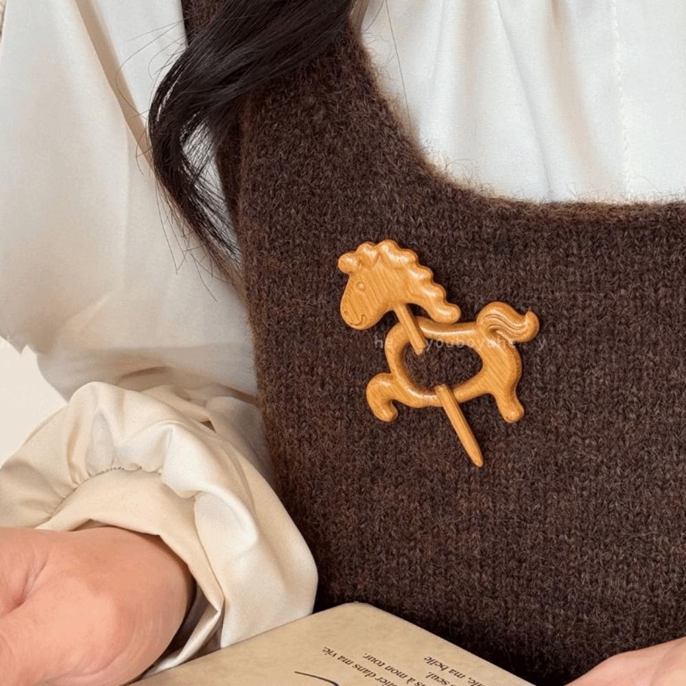 Lion Animal Sweater Pin Alpaca Pony Brooch Fashion Wooden Brooch  Clothing Accessory
