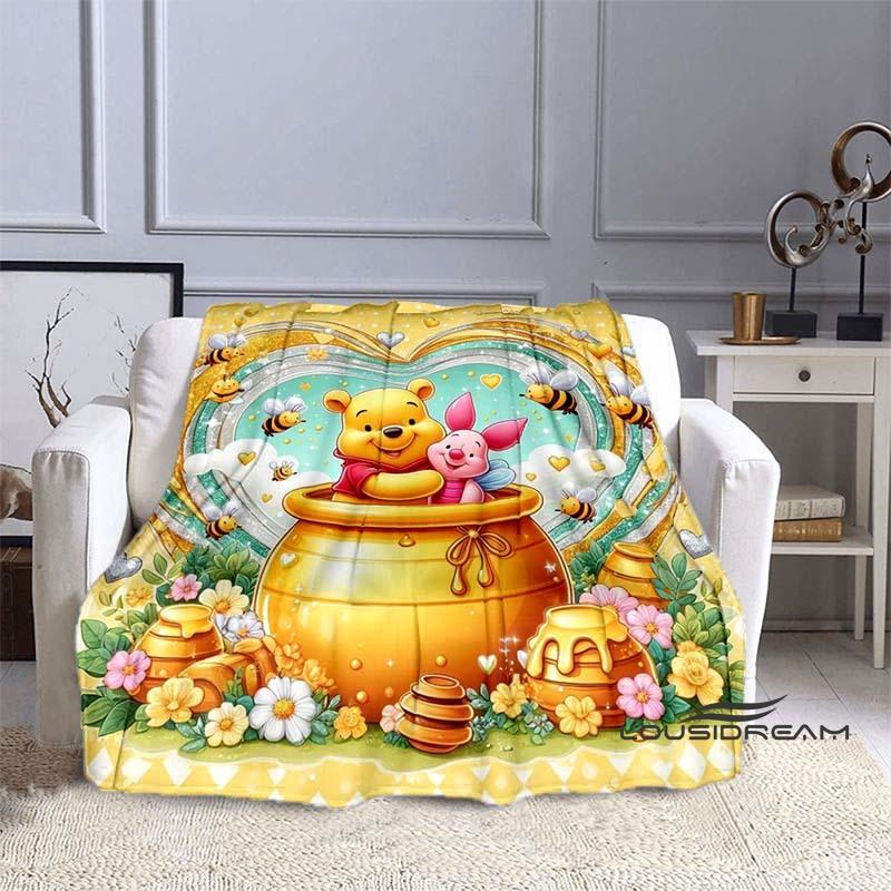 This fun cartoon Pooh Bear blanket is lightweight and breathable, suitable for dormitories, naps, living rooms, offices, and all