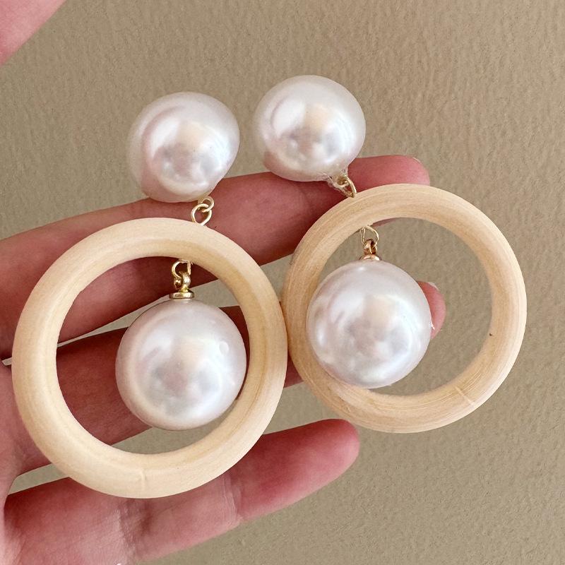 Chic Exaggerated Design Earrings Minimalist Hollow Wood Round Pearl Pendant Personality Niche Unique Versatile Fashion Studs