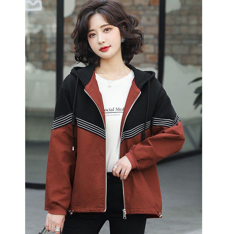 Повседневная женская ветровка свободного кроя с капюшоном и вставками на осень