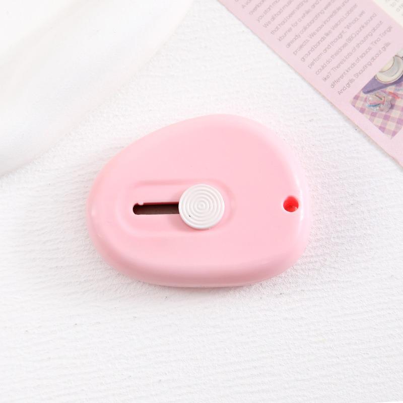 Канцелярский нож конфетного цвета: Портативный выдвижной канцелярский нож для студентов