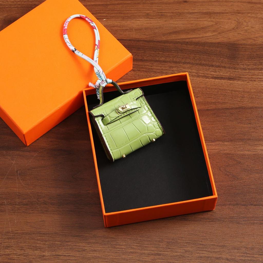 Мини-сумка с крокодиловым узором, изысканная сумка для мелочи, красный конверт, женская сумка, подвесное украшение, высококачественный автомобильный брелок