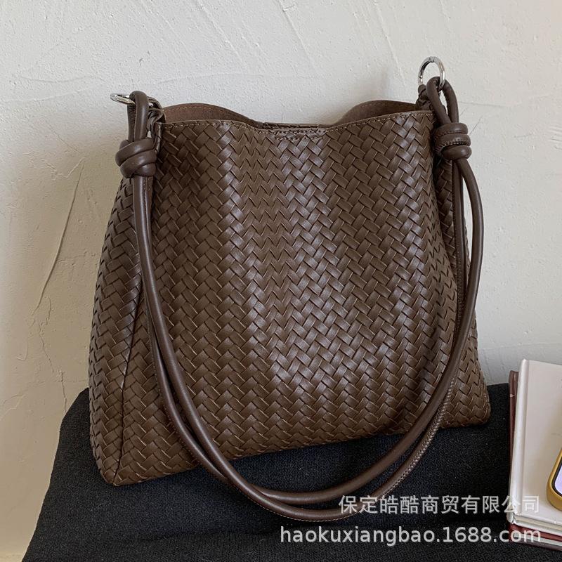 Сумки Женские сумки-тоут Большая вместимость мессенджер 2025 Новые ретро универсальные сумки через плечо Популярные сумки-ведра в этом году