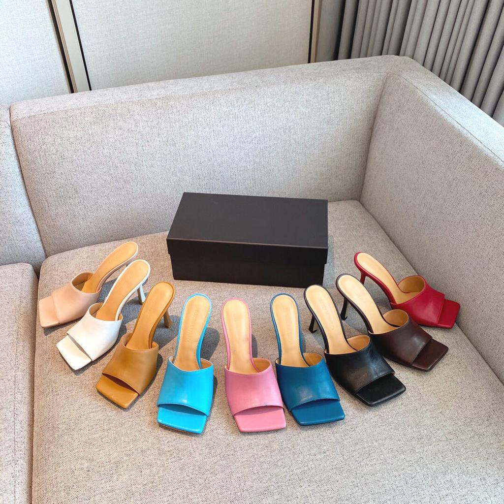 Мода 2025 Новый Стиль Модные Сандалии с Квадратным Носком для Женщин Цельные Туфли-Стилеты с Открытыми Пальцами и Ретро Римские Шлепанцы