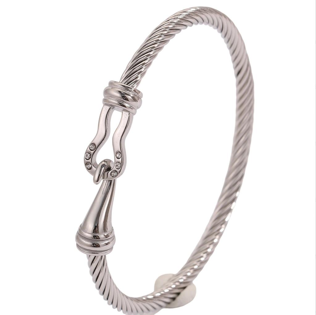 European and American Non-fading Heart-shaped Horseshoe Open Bracelet for Women