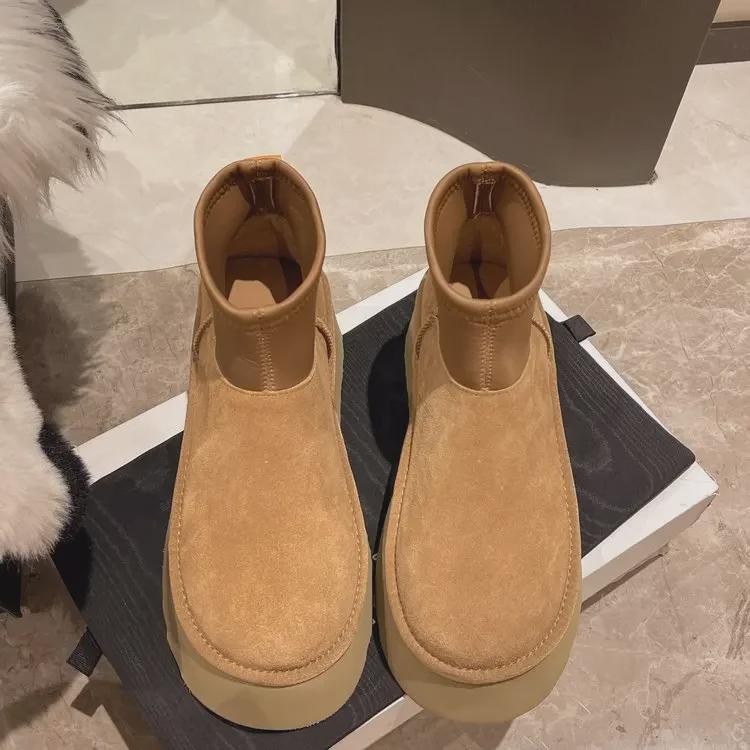 Женские европейские зимние ботинки на толстой подошве 2024 года: Мягкие, увеличивающие рост, теплые и модные короткие хлопковые туфли для зимы