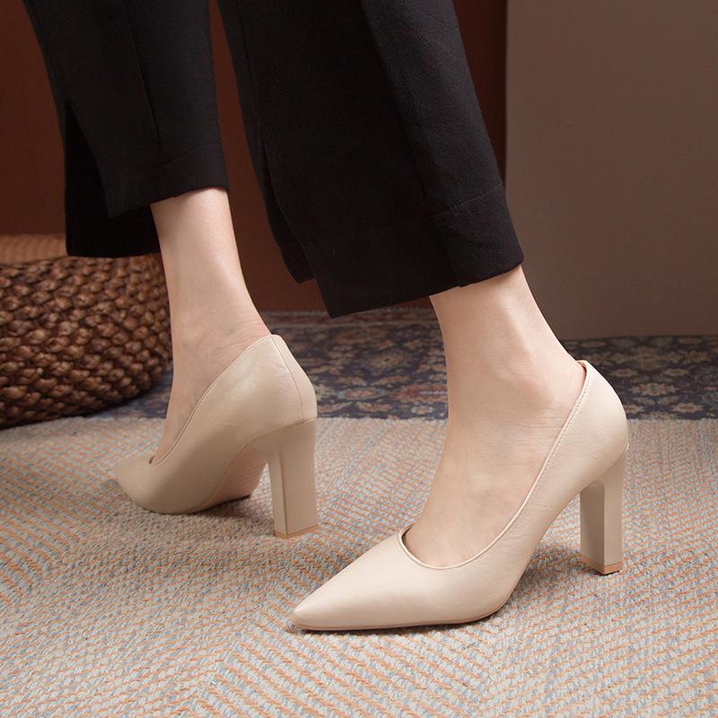Осень новая мягкая кожа французский толстый каблук туфли на высоком каблуке женские универсальные остроносые телесного цвета одинарные туфли профессиональная женская обувь