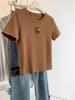 Женская футболка хаки с коротким рукавом, свободного кроя, из хлопка - Лето 2024, ПЕТИТ, новый дизайн