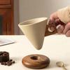 Винтажная керамическая коническая кофейная кружка с деревянной ручкой и блюдцем. Устойчивая чайная кружка. Уникальный подарок для любителей чая и кофе.