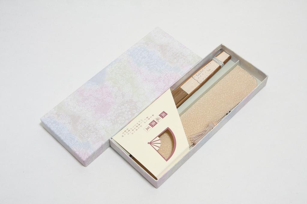 Веер Kyo Fan Cat, вид сзади, веер ручной работы Kyoto Craftsman с кисточками, в комплекте сумка для веера, бумажная коробка [Hasegawa]