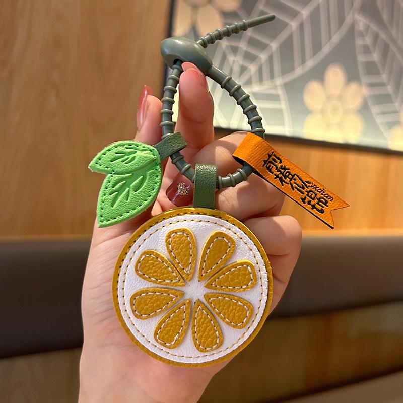 Креативный брелок-подвеска «Чемпион из мультфильма» — подарок на выпускной для студентов