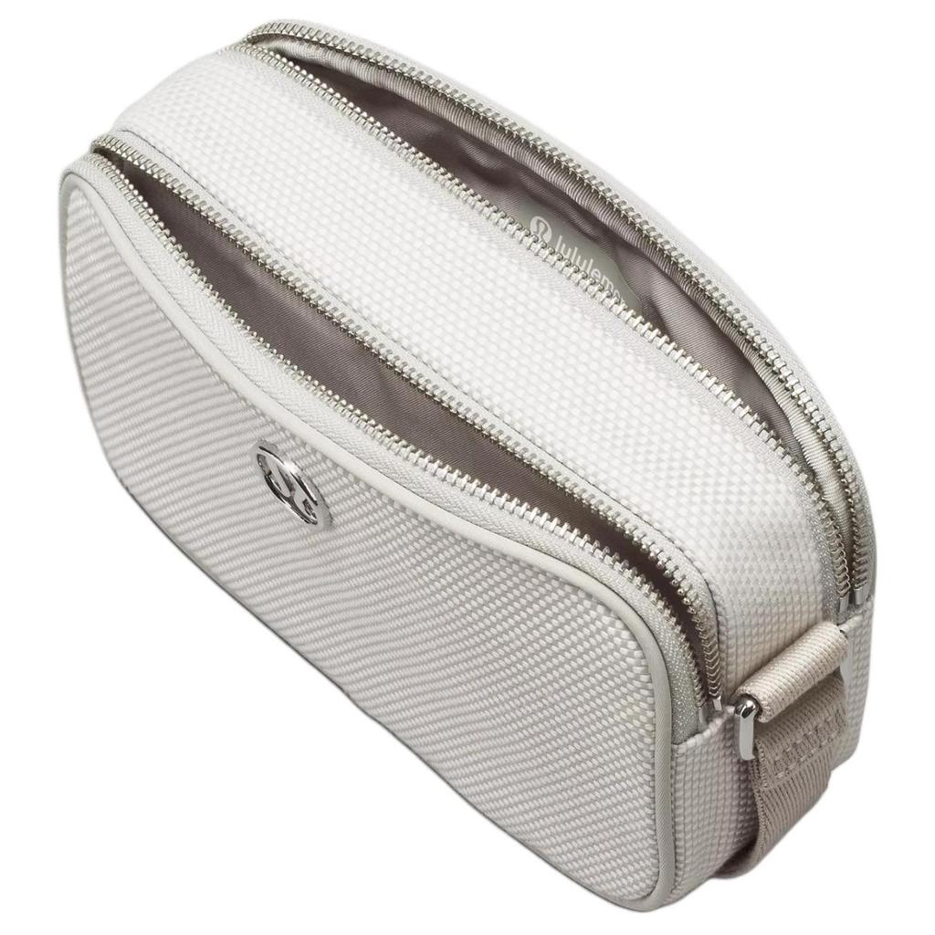 Lululemon Canvas Camera Bag, Shoulder Bag, Crossbody Bag Unisex Mohave Brown & Light Ivory & Original Linen LW9EYHS-67027