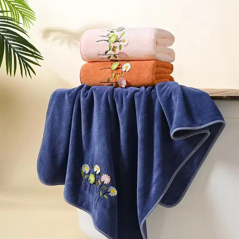 Вышитое цветами банное полотенце, утолщенное абсорбирующее быстросохнущее полотенце из кораллового флиса, банное полотенце