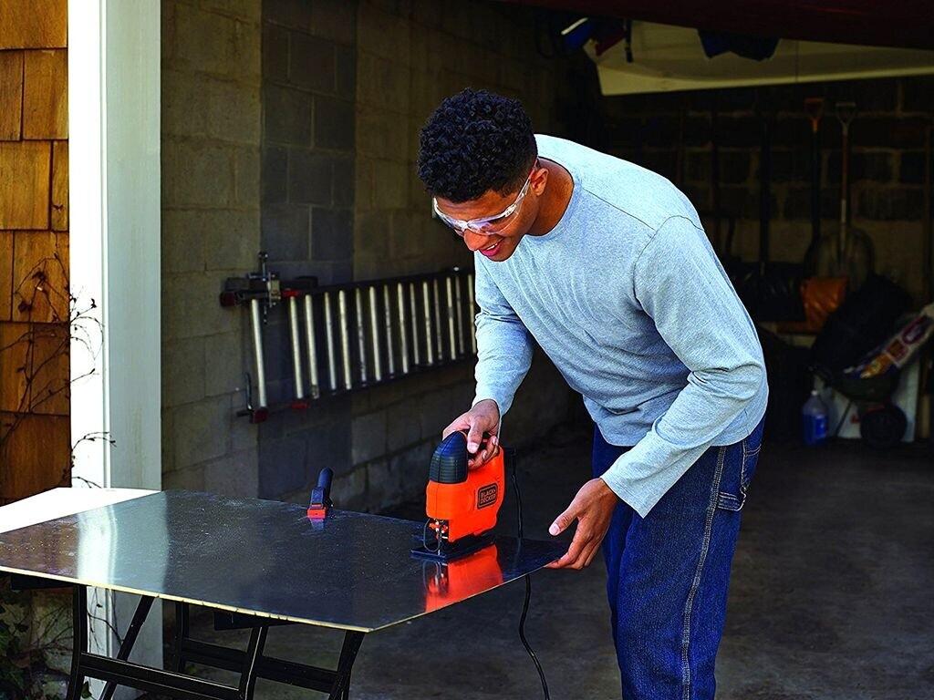 Маятниковый электролобзик Black & Decker KS701E