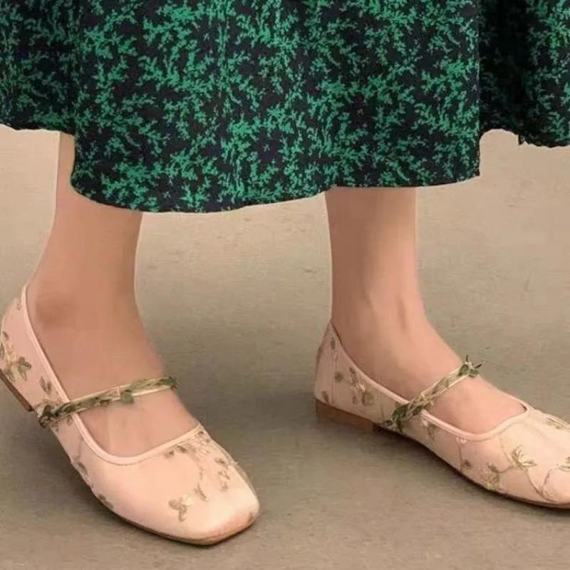 New Women's Shoes Square Head Women's Single Shoes Fashion Elegant Lightweight Flat Elegant Woven Embroidery Girls Shoes