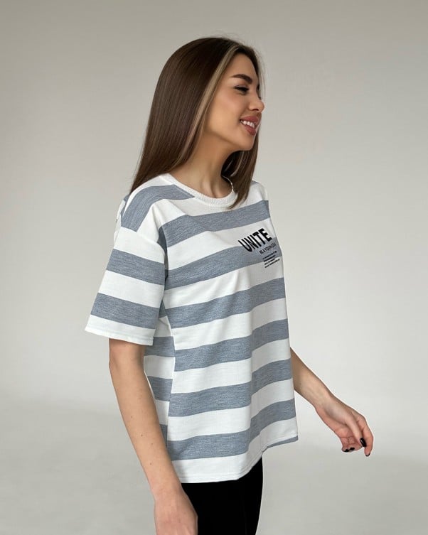 Полосатая футболка с надписью ISSA Plus